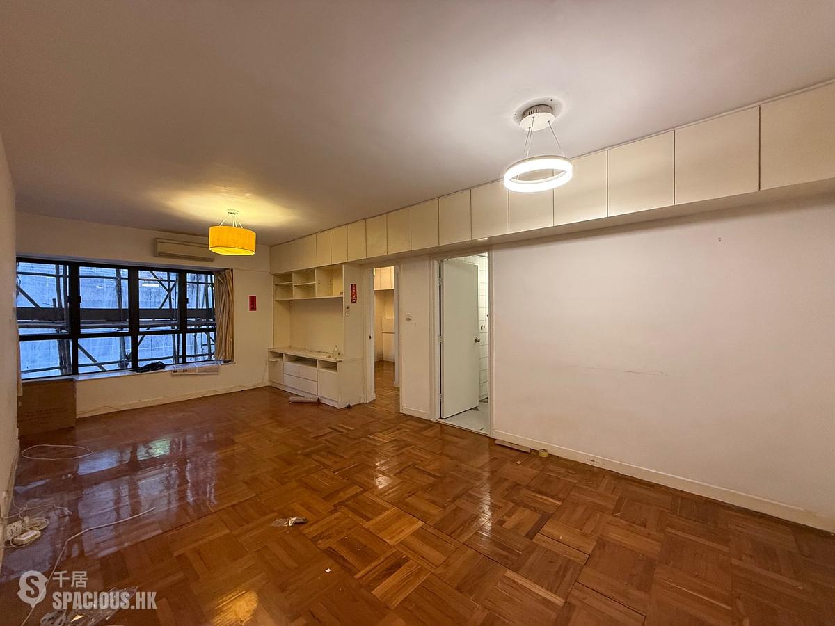 Mid Levels Central - Elegant Terrace Block 1 01