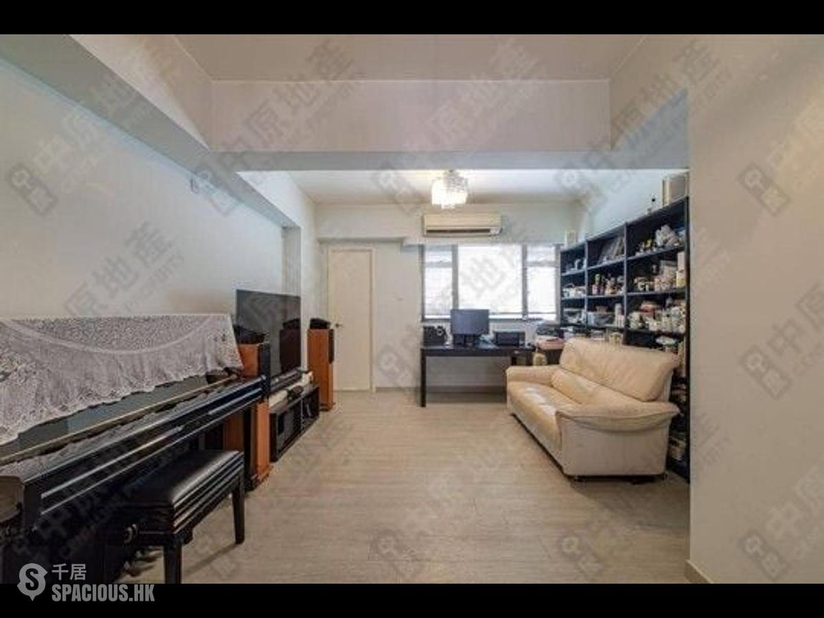 Mid Levels West - Chong Yuen 01