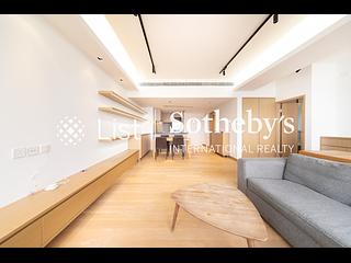 Wan Chai - Convention Plaza Apartments 06