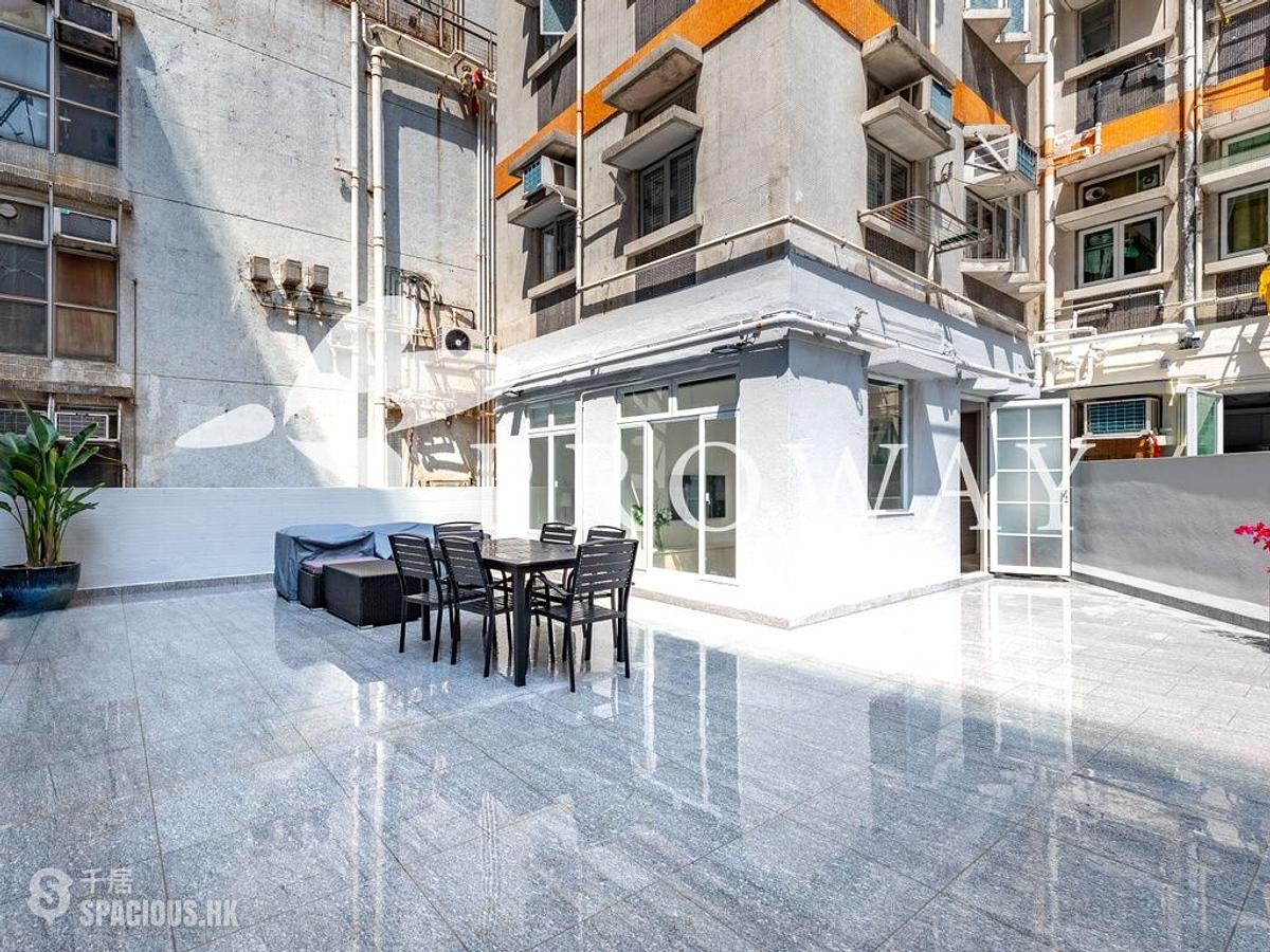 Wan Chai - Man On House 01