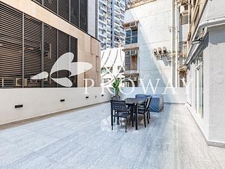 Wan Chai - Man On House 04