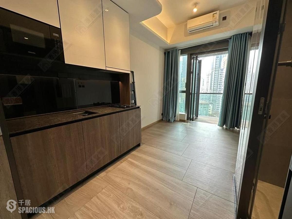 Sai Ying Pun - Two・Artlane 01