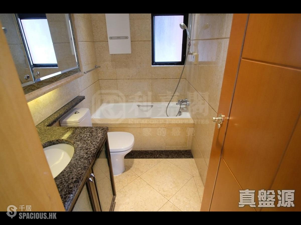 West Kowloon - The Arch Star Tower (Block 2) 01