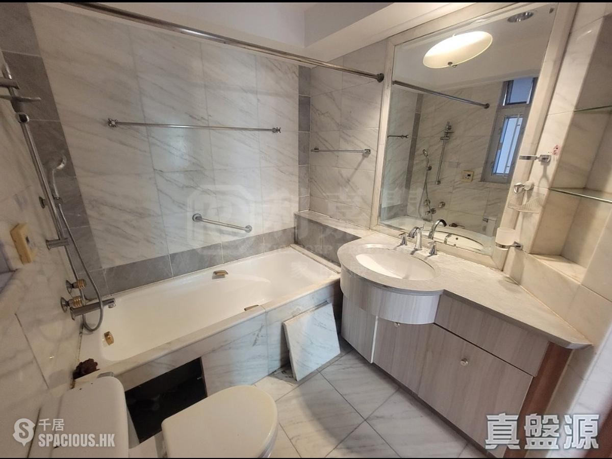 West Kowloon - The Waterfront Phase 1 Block 2 01