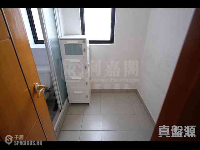 West Kowloon - The Arch Star Tower (Block 2) 01
