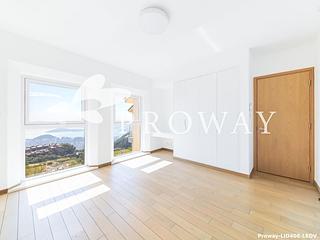 The Peak - Strawberry Hill 11