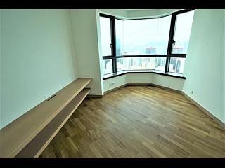 Mid Levels West - 80 Robinson Road 05