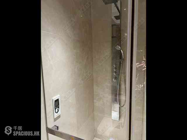 Wan Chai - The Avenue Phase 2 Block 2 01