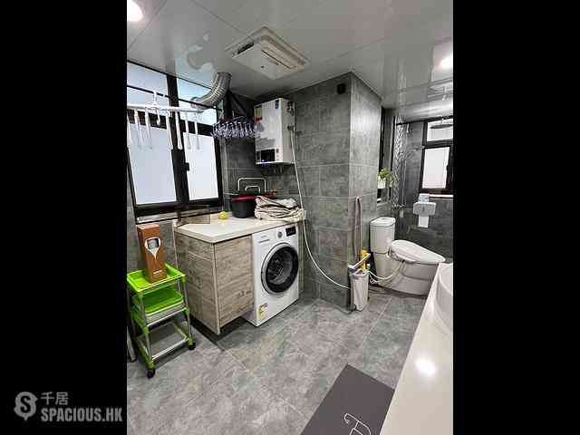 Sai Ying Pun - Lee Wai Building 01