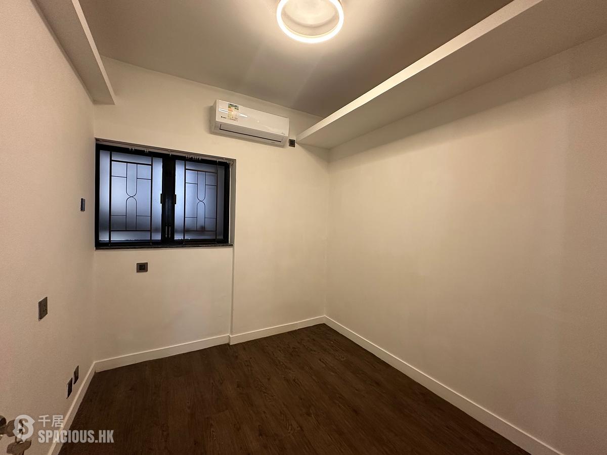 Mid Levels Central - Elegant Terrace Block 1 01