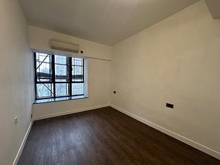 Mid Levels Central - Elegant Terrace Block 1 03