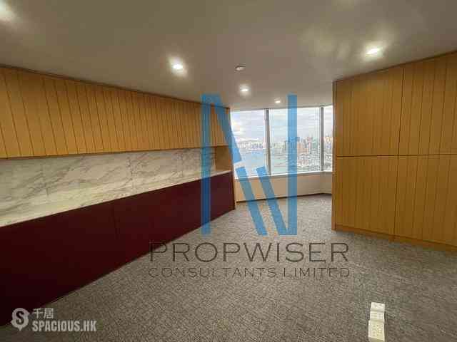Wan Chai - Convention Plaza Office Tower 06