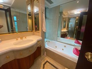 Mid Levels Central - Regence Royale Tower 1 07