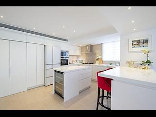 Mid Levels West - Realty Gardens 06