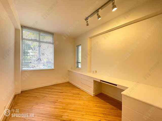 Shouson Hill - Country Villa Block 3 05