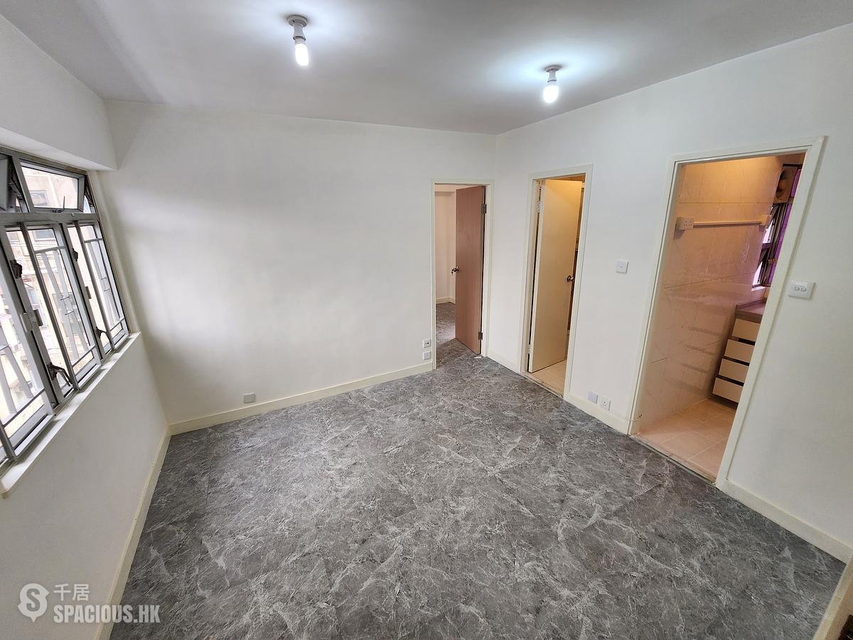 Sai Ying Pun - Fung Yat Building 01