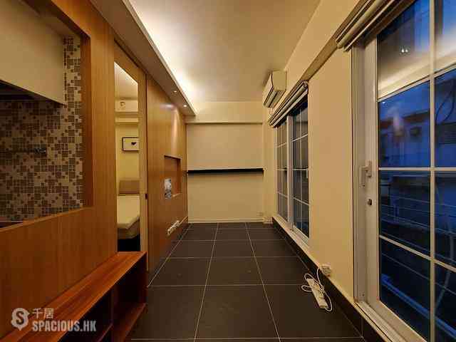 Soho - 47B, Elgin Street 01