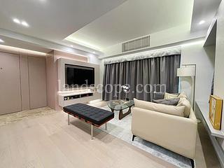 Mid Levels Central - Elegant Terrace 02