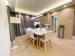 Mid Levels Central - Elegant Terrace 03