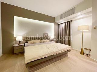Mid Levels Central - Elegant Terrace 04