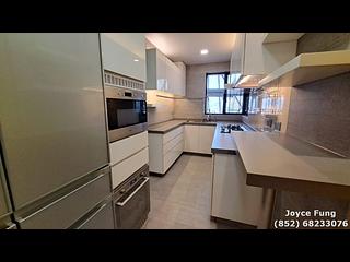 Mid Levels Central - Elegant Terrace 02