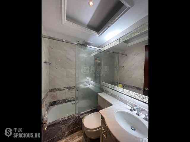 Yau Ma Tei - The Coronation Tower 1 08