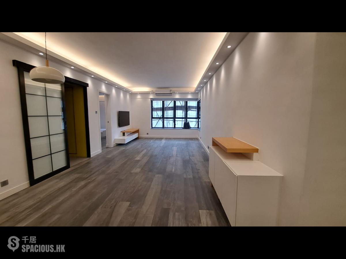 Mid Levels Central - Elegant Terrace 01