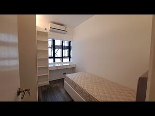 Mid Levels Central - Elegant Terrace 03