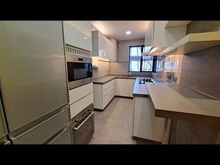Mid Levels Central - Elegant Terrace 04