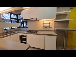 Mid Levels Central - Elegant Terrace 05