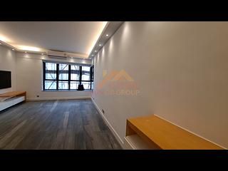 Mid Levels Central - Elegant Terrace Block 2 04