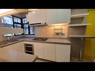 Mid Levels Central - Elegant Terrace Block 2 08