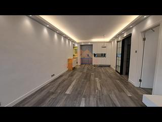Mid Levels Central - Elegant Terrace Block 2 02