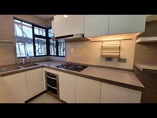 Mid Levels Central - Elegant Terrace Block 2 19