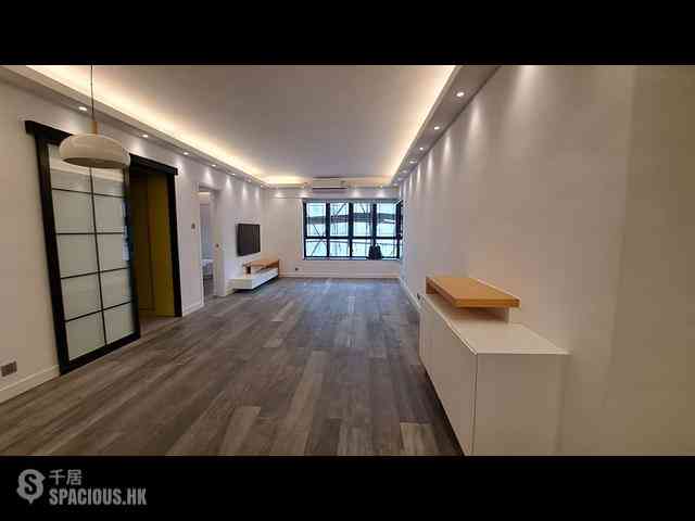 Mid Levels Central - Elegant Terrace 01