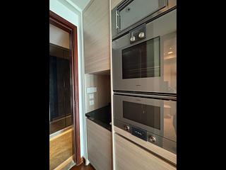 Wan Chai - The Avenue Phase 2 Block 2 02