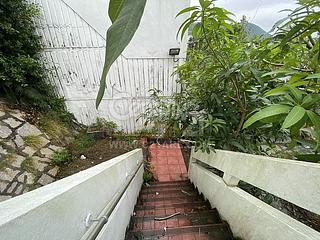 Chung Hom Kok - Cape Court 04
