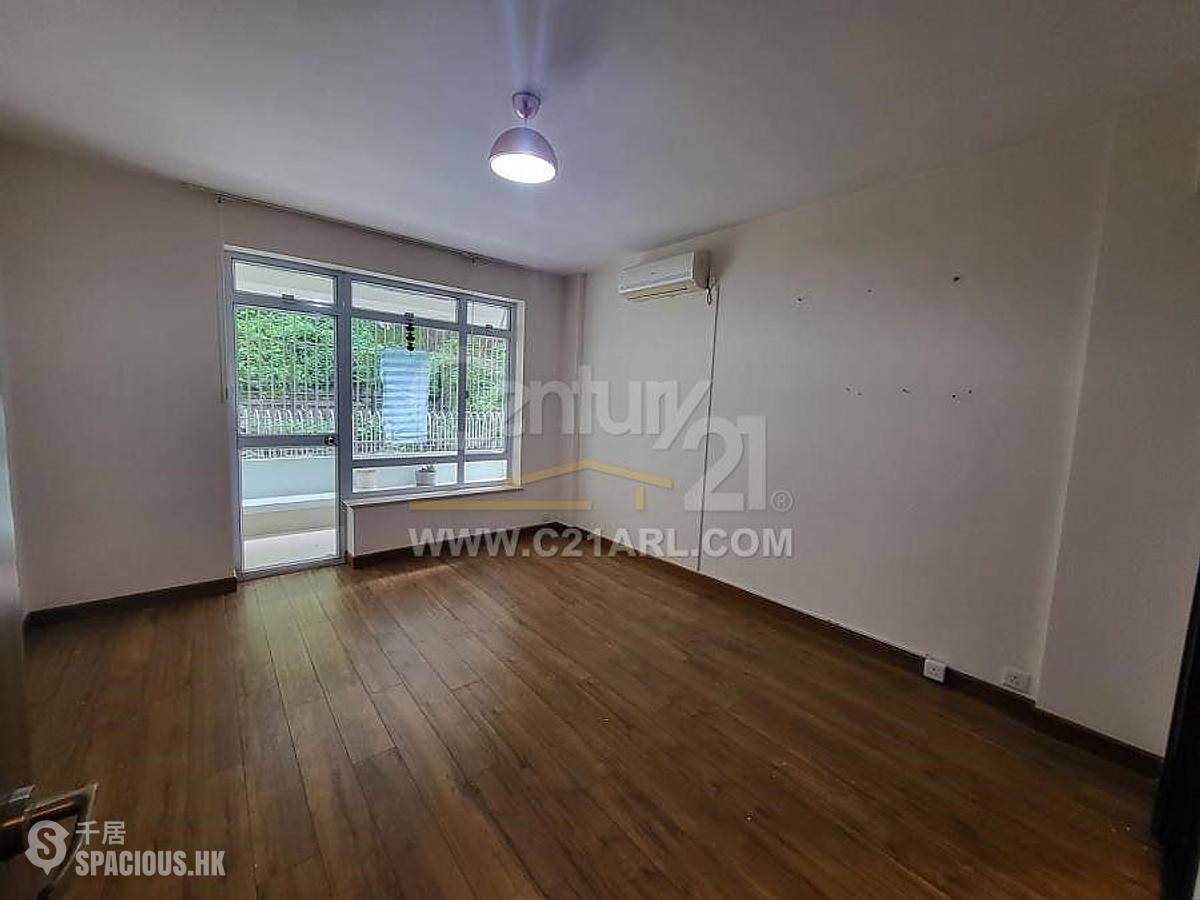 Mid Levels Central - Pine Court 01
