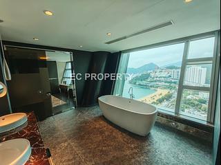Repulse Bay - The Lily 14