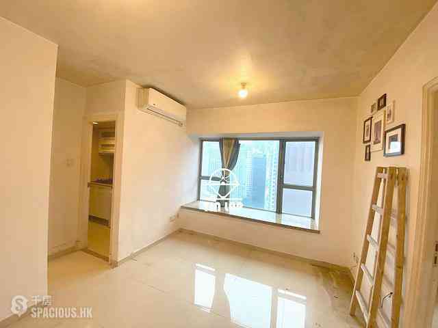 Sheung Wan - Queen's Terrace 01