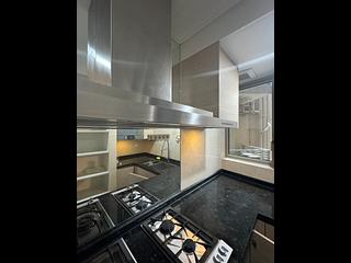 Wan Chai - The Avenue Phase 1 Block 5 02