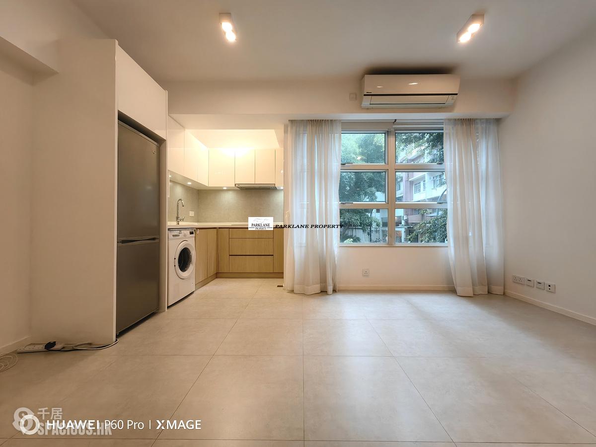 Wan Chai - Lok Moon Mansion 01