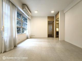 Wan Chai - Lok Moon Mansion 03