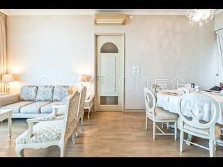 Pok Fu Lam - Villas Sorrento 03