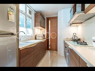 Pok Fu Lam - Villas Sorrento 08