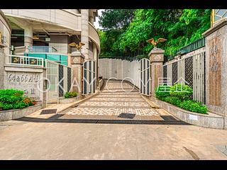 Pok Fu Lam - Villas Sorrento 18