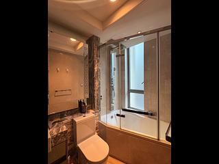 Wan Chai - The Avenue Phase 2 Block 2 05