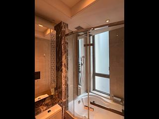 Wan Chai - The Avenue Phase 2 Block 2 06