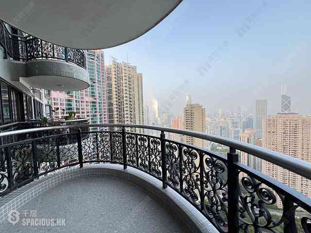 Mid Levels Central - Clovelly Court 01