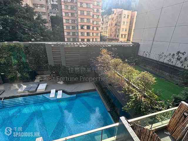 Shek Tong Tsui - Novum West 01